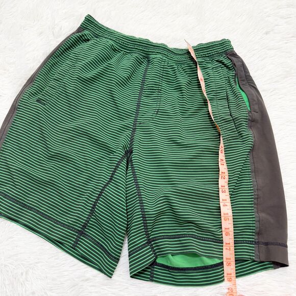 Men Lululemon Lined Workout Running Short in Response Green - Picture 5 of 7